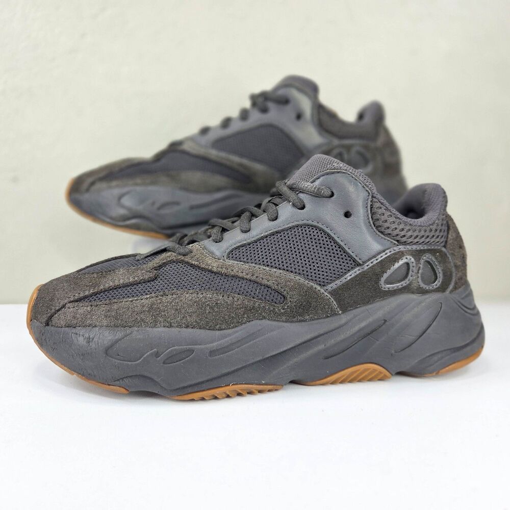 adidas Yeezy Boost 700 Utility Black FV5304 Men's Sz 8.5